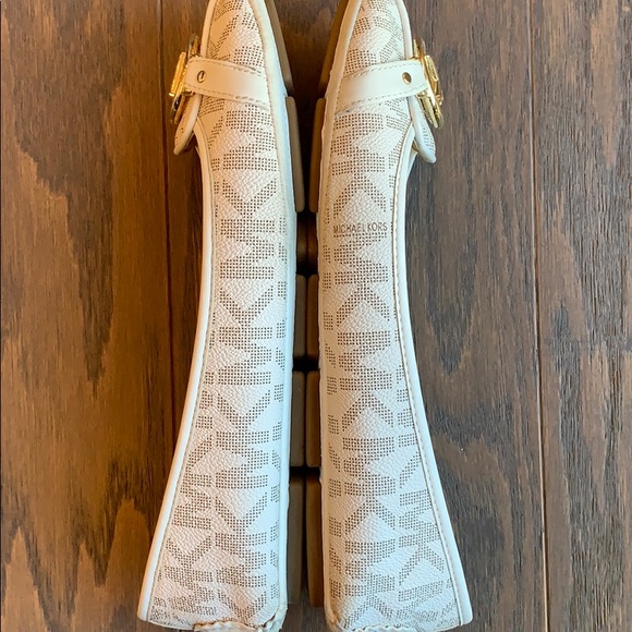 ⭐️MK Michael Kors Flats⭐️ - Picture 5 of 7